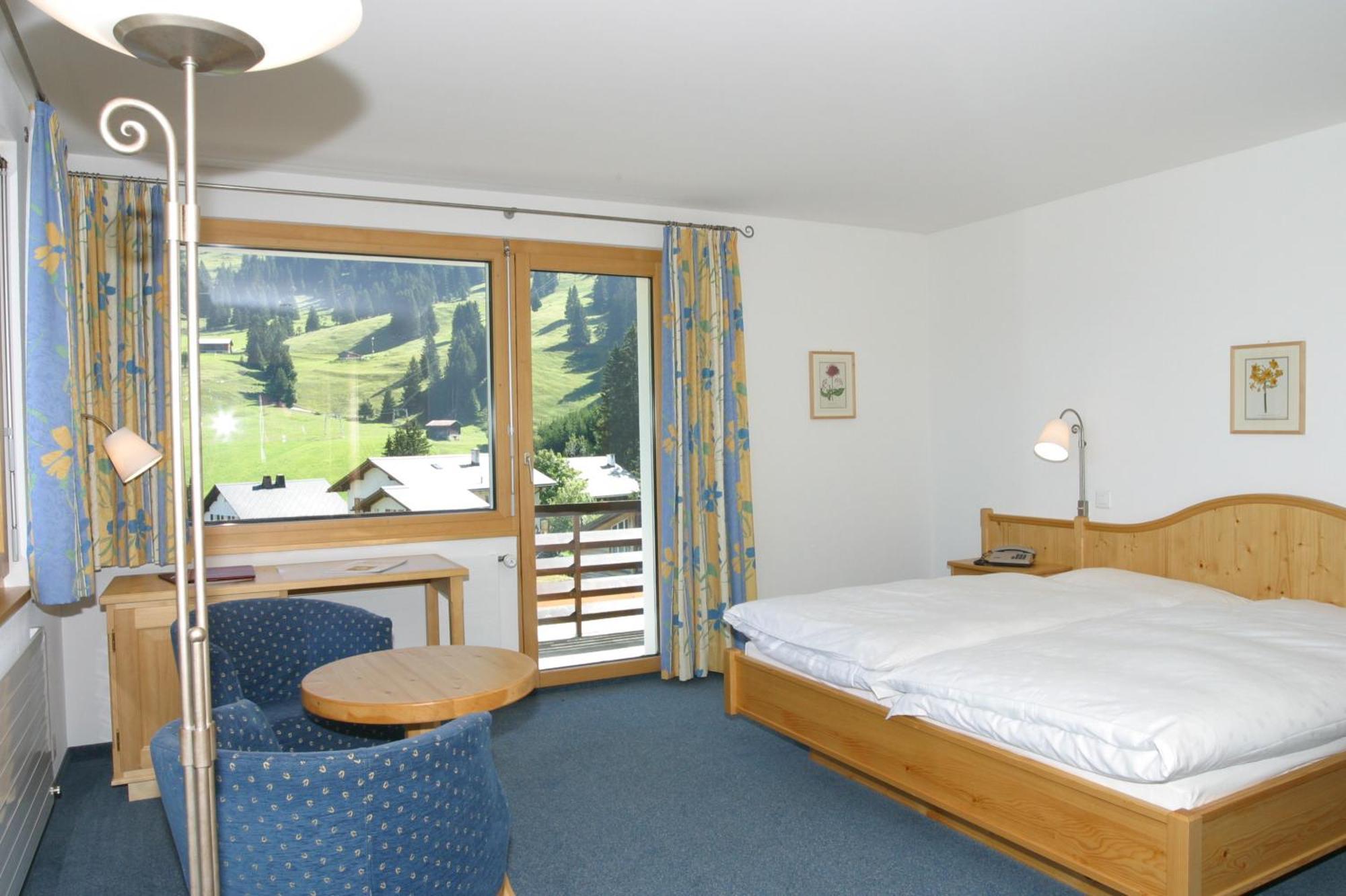 Hotel Alpina Parpan Exteriör bild