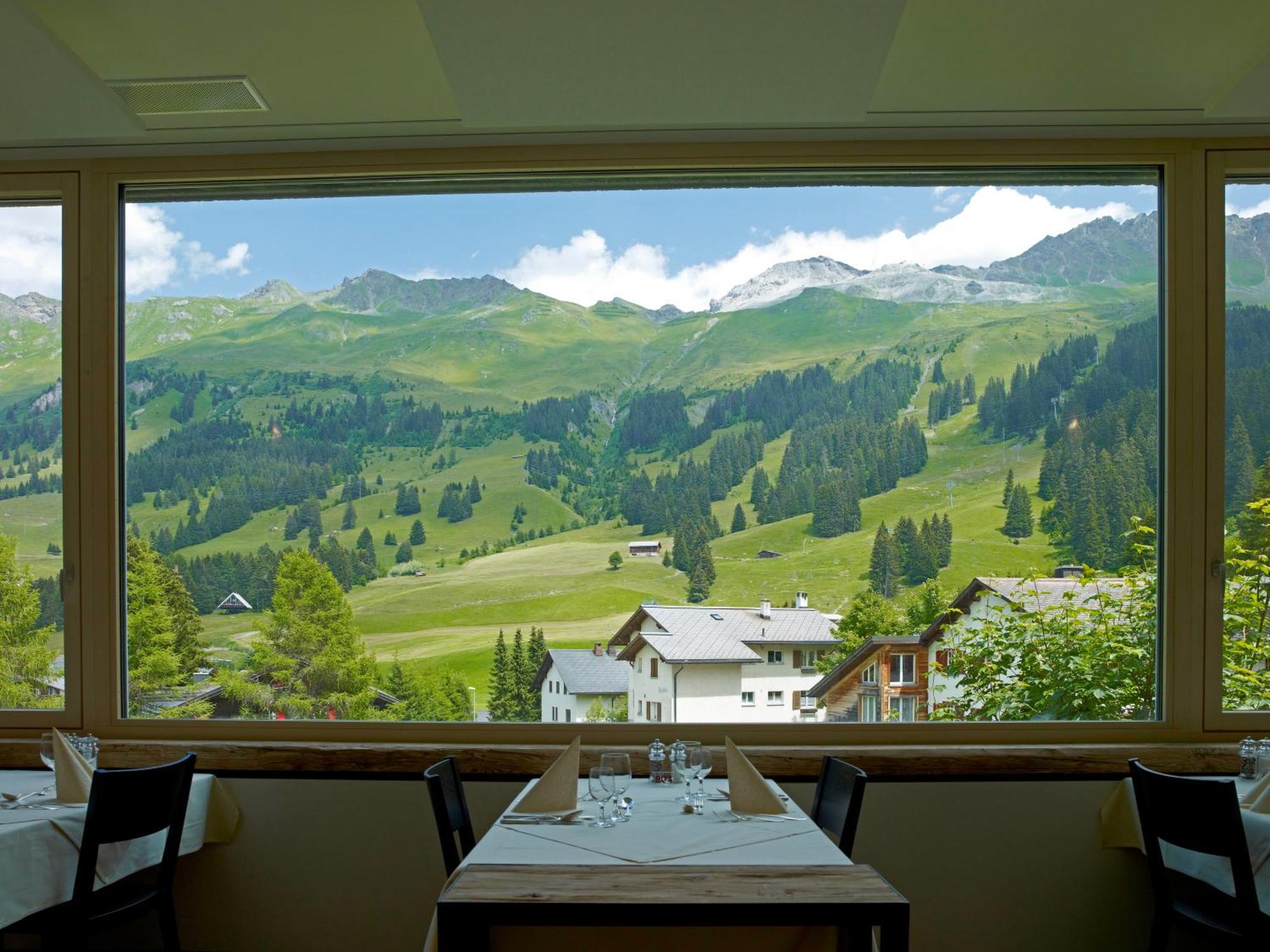 Hotel Alpina Parpan Exteriör bild