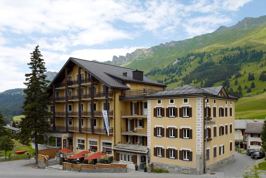 Hotel Alpina Parpan Exteriör bild